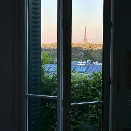 Maison Familiale Avec Vue Tour Eiffel Suresnes
