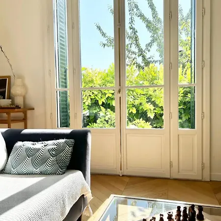 Maison Familiale Avec Vue Tour Eiffel Suresnes