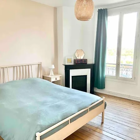Maison Familiale Avec Vue Tour Eiffel Suresnes